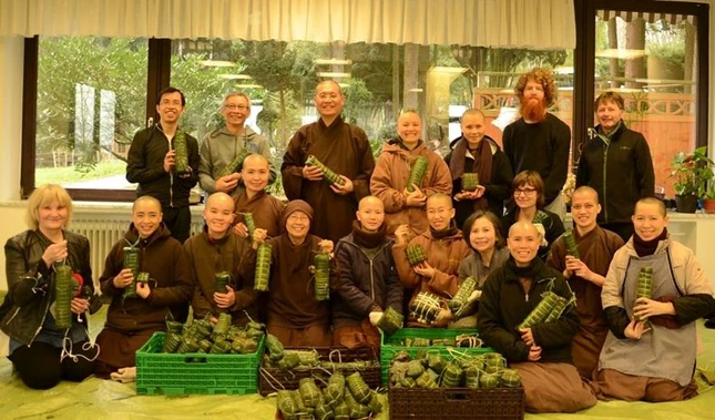 banh chung banh tet lang mai.jpg