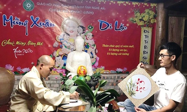 Lên chùa “xin chữ” ngày cuối năm ảnh 2 thu phap chua Diec 1.jpg