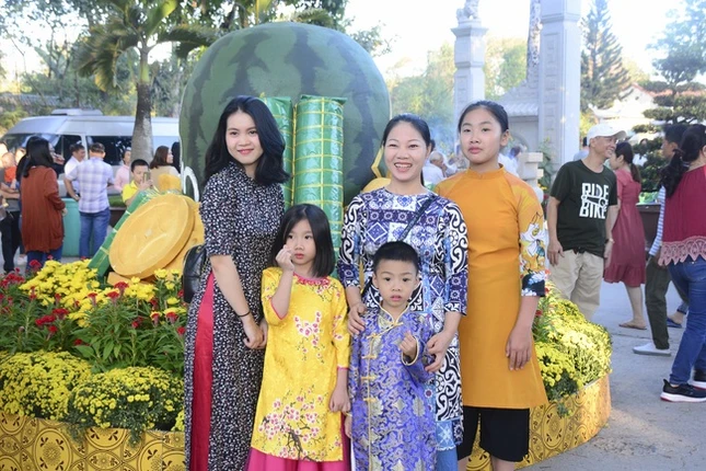 Về chùa Hoằng Pháp nhận lộc: trật tự, nhẹ nhàng ảnh 9 hphap 14.JPG