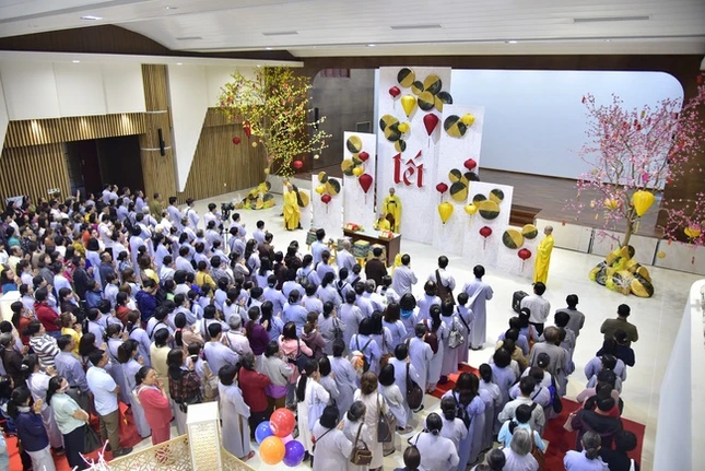 Về chùa Hoằng Pháp nhận lộc: trật tự, nhẹ nhàng ảnh 6 hphap 9.JPG