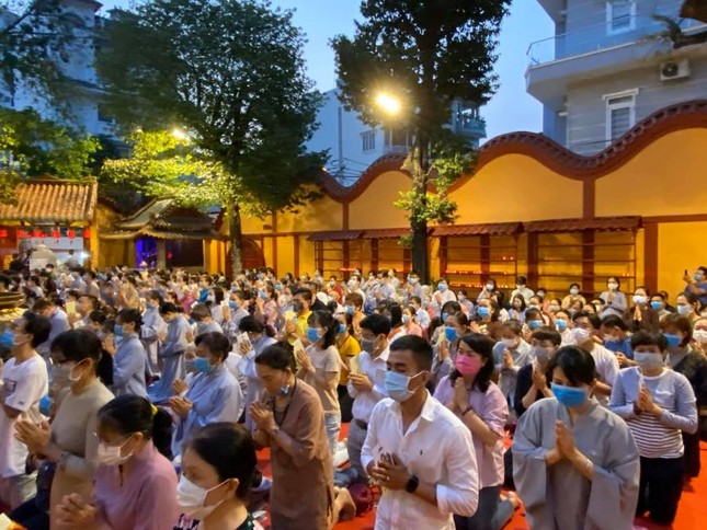 Phật tử chùa Viên Giác cầu an đều phải đeo khẩu trang ảnh 8 84577379_2748176641916728_5104538106963427328_o.jpg
