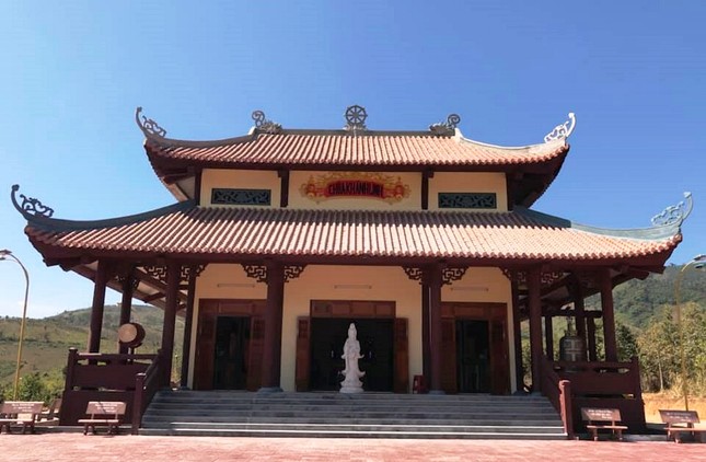 khanh linh 2.jpg