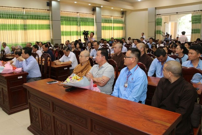 Trao học bổng cho học sinh, ủng hộ Quỹ “Người cao tuổi” ảnh 2 NCT3a.jpg