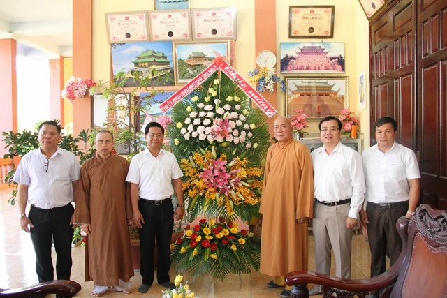 Lãnh đạo Tỉnh Ủy - HĐND - UBND - UBMTTQVN tỉnh Bà Rịa Vũng Tàu  (1).jpg