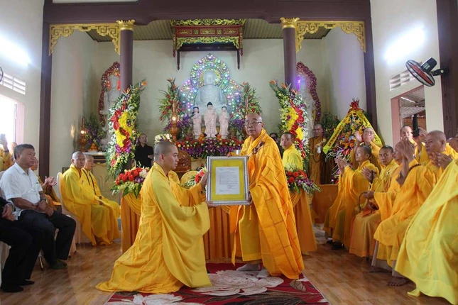 Trao QĐ NPĐ Lưỡng Kim-min.JPG