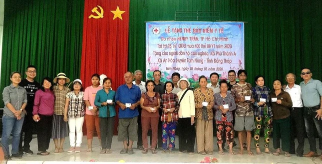 Tang the BHYT cho ho can ngheo xa  Phu Thanh A HTN tinh DT.jpg