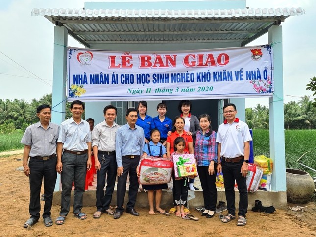 trao nha vinhlong.jpg