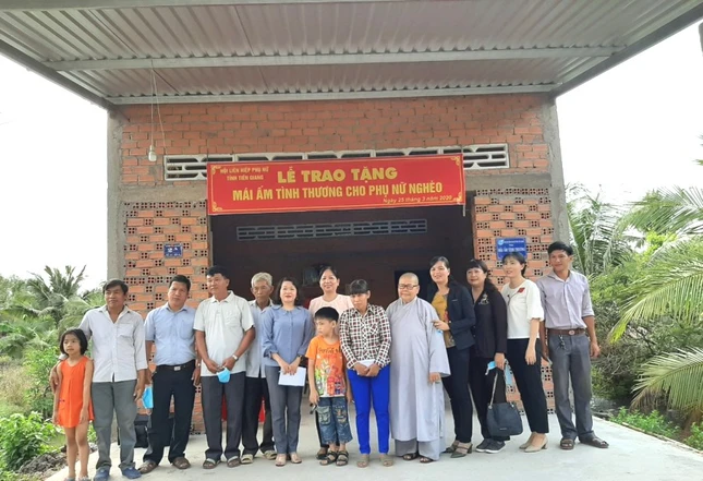 bàn giao nhà tình thương.jpg