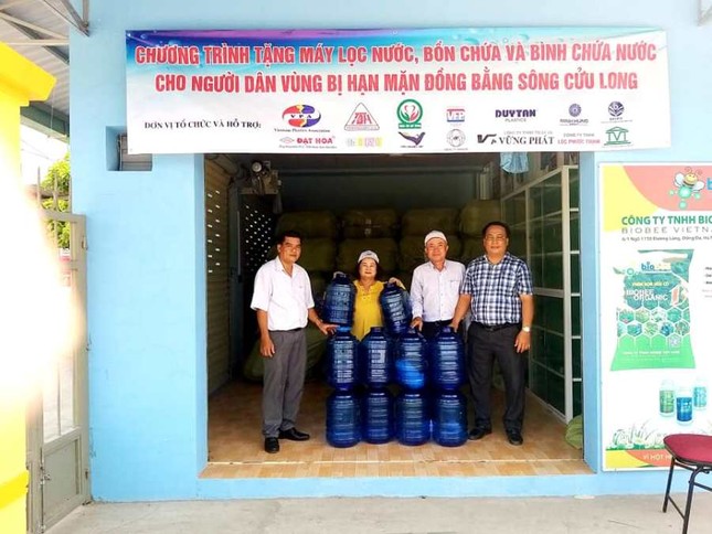 Tang binh chua nuoc.jpg