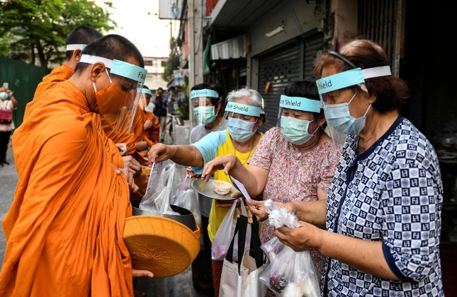 thai monks.jpeg.png