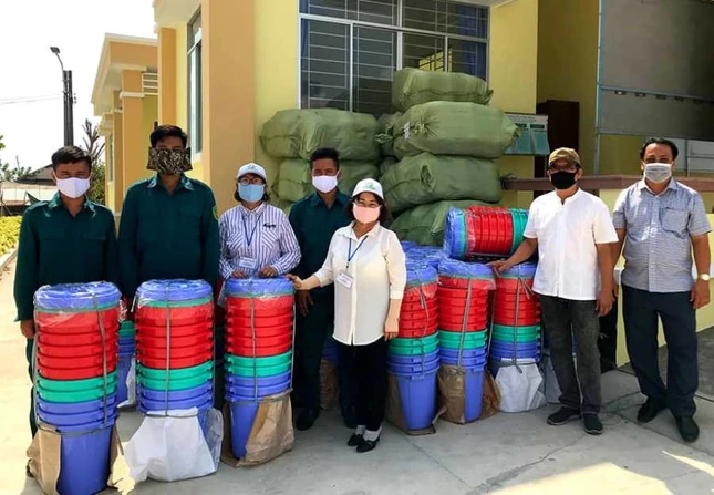 Tang dung cu chua nuoc.jpg