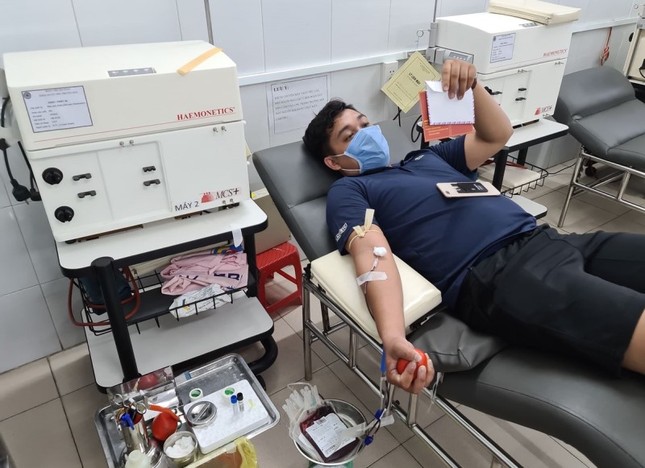 Giọt máu tình người trong đại dịch ảnh 1 Ngha.jpg