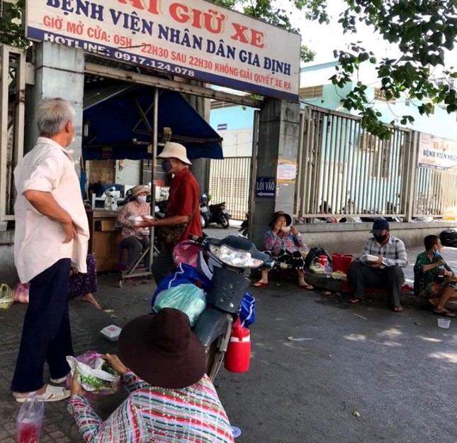Thêm mỗi ngày 2.000 suất cơm đến với người bán vé số ảnh 2 PM.jpg
