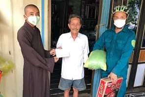 tang qua cho ho ngheo.jpg