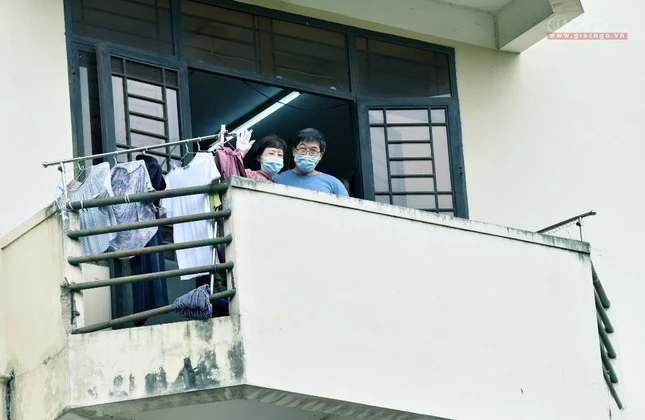 NGUOI NUOC NGOAI O PHONG CACH LY TAI DAI HOC KTX.TP.HCM.jpg