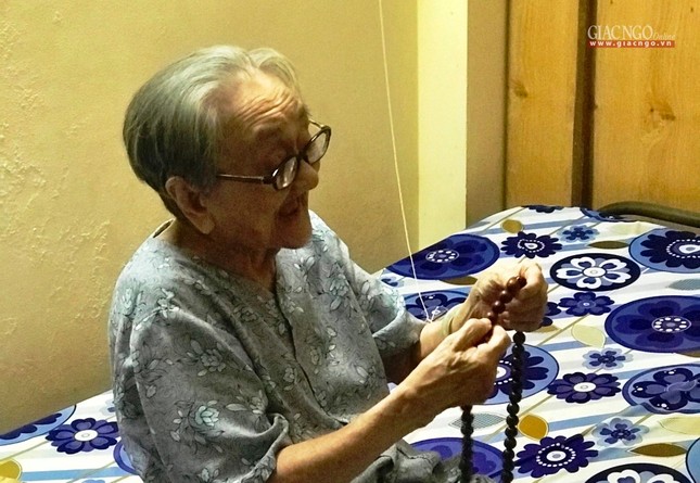 Cụ Ân hằng ngày vẫn duy trì niệm Phật TT.jpg