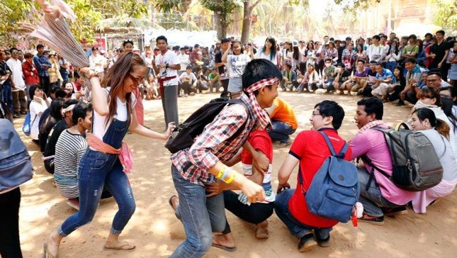 vui choi tai chua.jpg