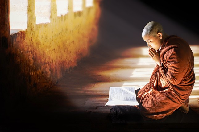 Có nên tụng kinh Châu báu cầu nguyện tiêu trừ dịch bệnh? ảnh 1 chu tieu tung kinh.jpg