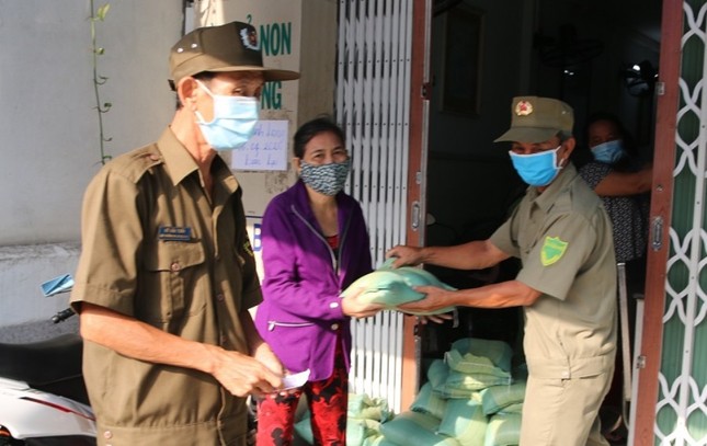 Nhiều hoạt động giúp người nghèo phòng Covid-19 ảnh 2 ThanhLong1.jpg