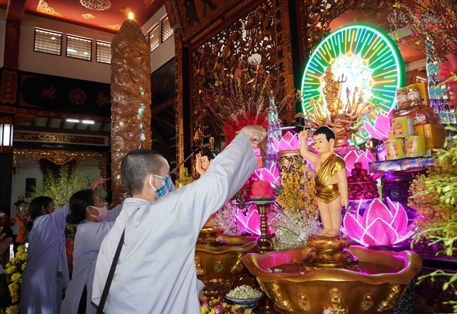 Trang nghiêm lễ Tắm Phật tại chùa Vĩnh Nghiêm ảnh 4 11vn.jpg