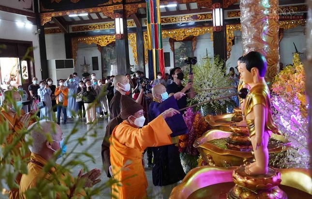 Trang nghiêm lễ Tắm Phật tại chùa Vĩnh Nghiêm ảnh 2 7vn.jpg