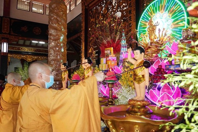 Trang nghiêm lễ Tắm Phật tại chùa Vĩnh Nghiêm ảnh 3 8vn.jpg