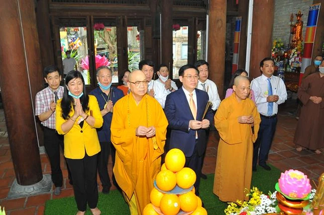 Hà Nội: Nhiều phái đoàn chúc mừng Phật đản ảnh 3 1 thambts 6.jpg