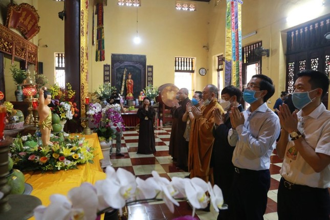 Các phái đoàn T.Ư, TP.Hà Nội chúc mừng Phật đản TƯGH ảnh 4 a hn 4.jpg