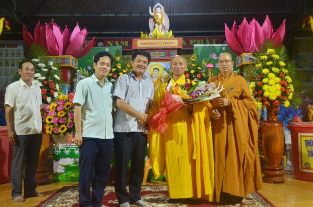 Trang nghiêm lễ Phật đản tại các huyện ở Hà Tĩnh ảnh 2 image011.jpg