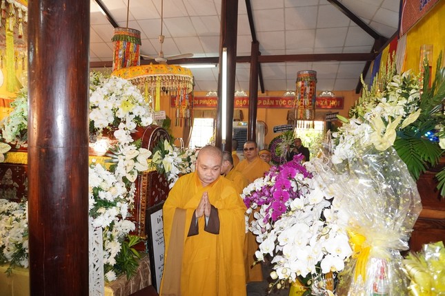 BTS Phật giáo TP.HCM viếng tang HT.Thích Chơn Ý ảnh 3 6cy.jpg