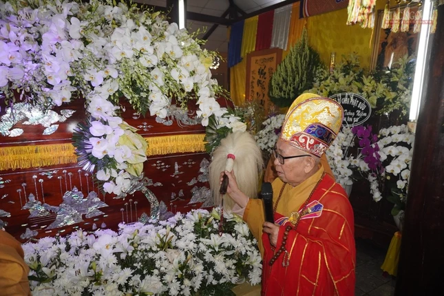 Cung tống kim quan HT.Thích Chơn Ý nhập bảo tháp ảnh 8 16pt.jpg