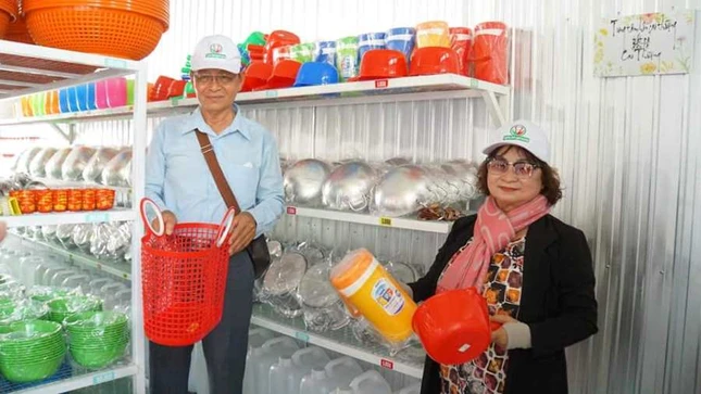 Hang hoa tai cua hang 0 dong.jpg