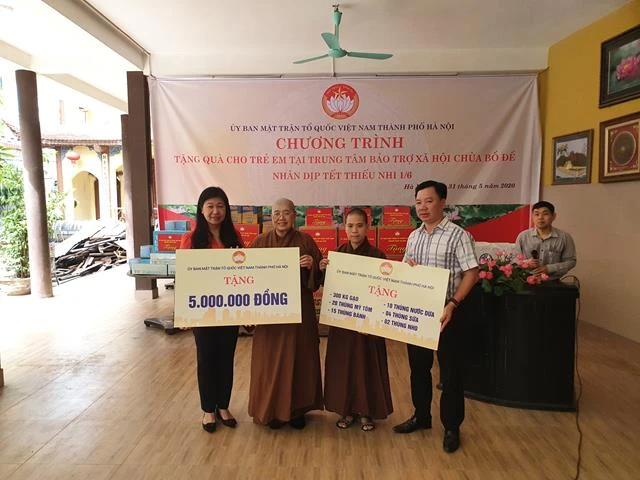UBMTTQVN TP tặng quà tại cơ sở từ thiện chùa Bồ Đề ảnh 2 baotro 1.jpg