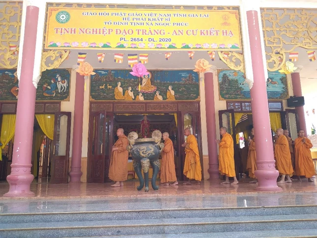 h3. kinh hành niệm Phật sau khi thọ thực ngọ thời.jpg