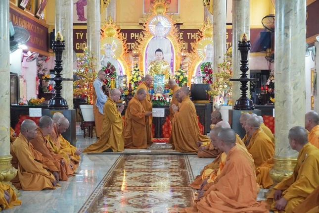 Chư Tăng Ni Q.12 tác pháp an cư PL.2564 ảnh 4 15q.JPG