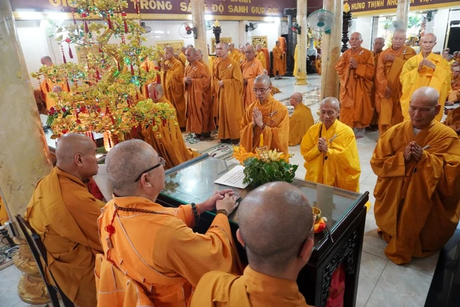 Chư Tăng Ni Q.12 tác pháp an cư PL.2564 ảnh 5 18q.JPG