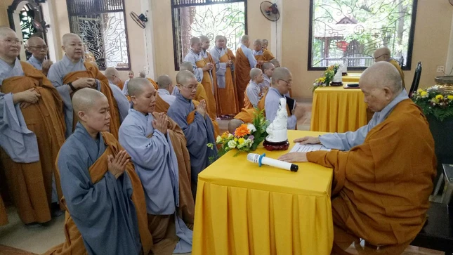 Chư Tăng Ni Q.12 tác pháp an cư PL.2564 ảnh 8 4n.jpg