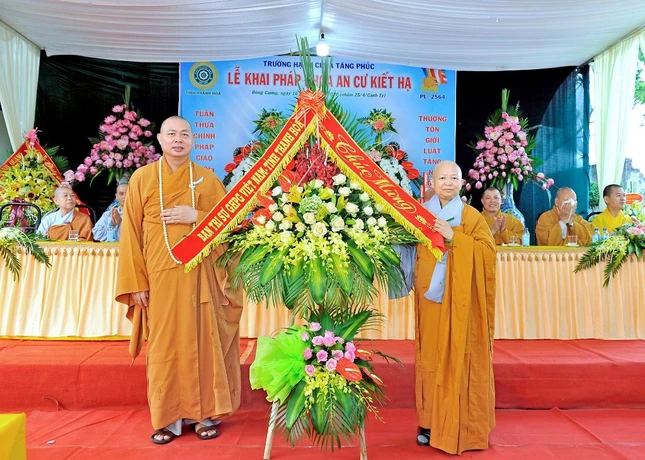 lẵng hoa chúc mừng của BTS GHPGVN tỉnh Thanh Hóa.jpg