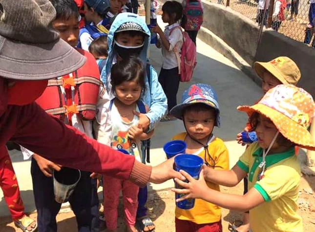 Phat sua dau nanh cho tre.jpg