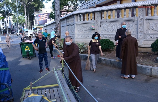 Ve sinh moi truong - Khoa tu tai VNQT (3).jpg