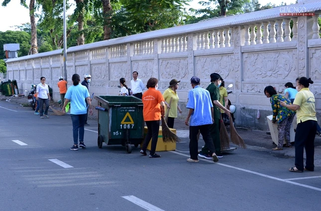 Ve sinh moi truong - Khoa tu tai VNQT (4).jpg