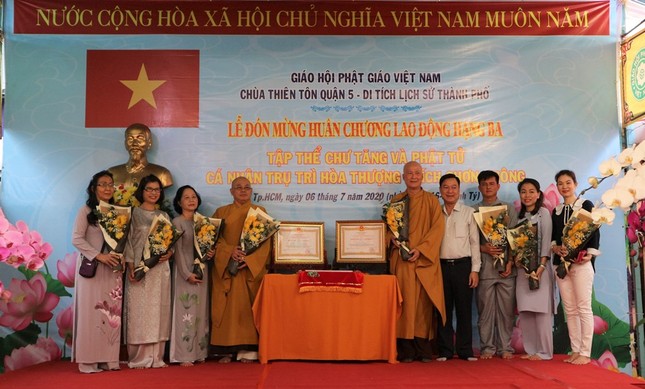 Chùa Thiên Tôn đón nhận Huân chương Lao động hạng ba ảnh 3 thienton.1.jpg