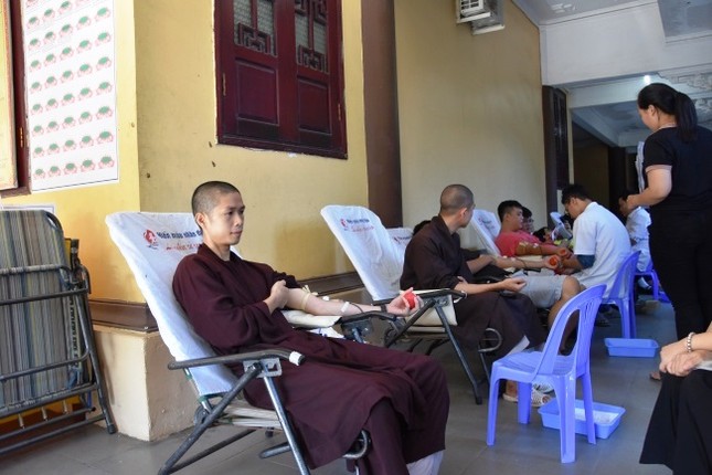 Gia đình Phật tử Đà Nẵng hiến máu tình nguyện ảnh 2 hm011.jpg