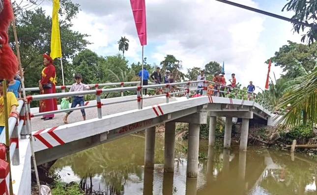 Toan canh cau Hy vong 80.jpg