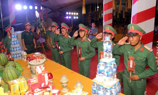 Cầu siêu tại nghĩa trang Quốc tế Việt - Lào ảnh 3 a3.jpg