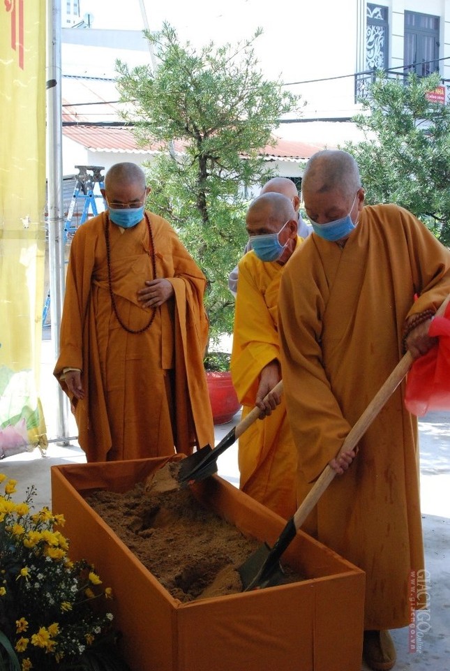 Đặt đá xây dựng bảo tháp cố HT.Thích Viên Giác ảnh 4 adatda5.jpg