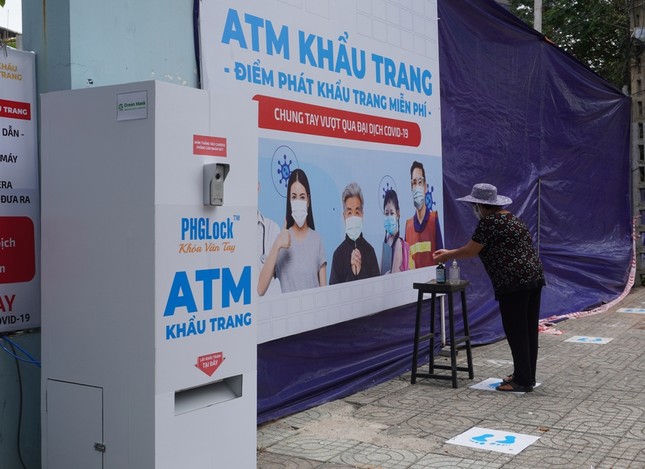 ATM khẩu trang miễn phí cho người nghèo ở Q.Tân Phú ảnh 2 1atm.jpg