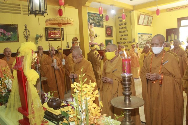 Phụng tống kim quan HT.Thích Thiện Huệ nhập tháp ảnh 6 dongthap 4.jpg