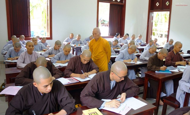 Lời dạy của thầy & những chiếc áo cũ ảnh 3 anh ld 3.jpg