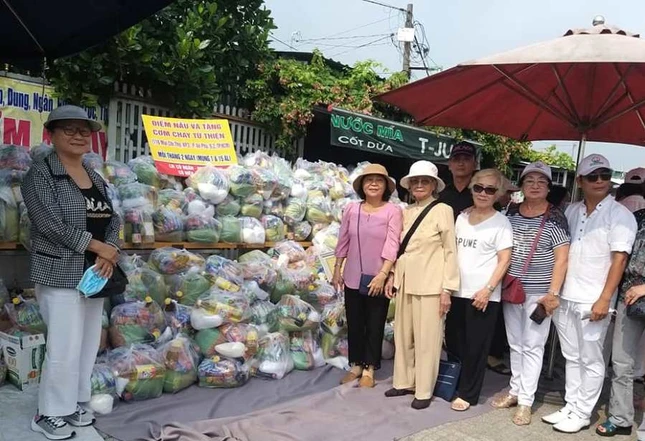 Chuan bi tang qua.jpg